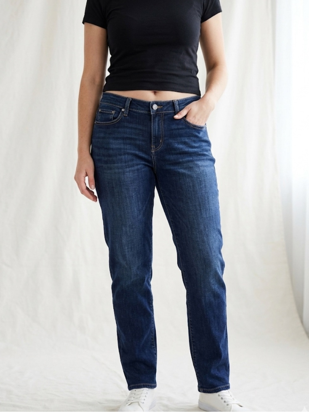 Levi’s Modern Slim Boyfriend Jeans – Size 10 (W30) | Dark‑Wash Denim Trend |